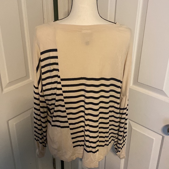 Cabi Top - Picture 5 of 7